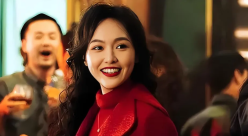 上海警方通报“秦雯袭警后被捞事件”，演都不演了，给牛马一个胶带。