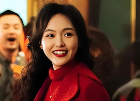 上海警方通报“秦雯袭警后被捞事件”，演都不演了，给牛马一个胶带。